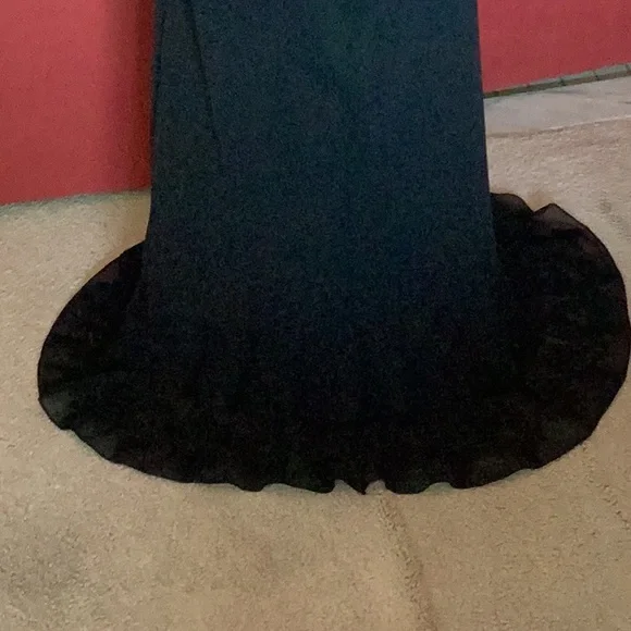 Carmen Marc Valvo Evening skirt, 100% silk, black with beautiful embroidery. - Picture 7 of 7